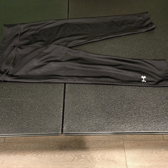 Under Armour Black Capri Leggings    Size XS - Picture 2 of 4